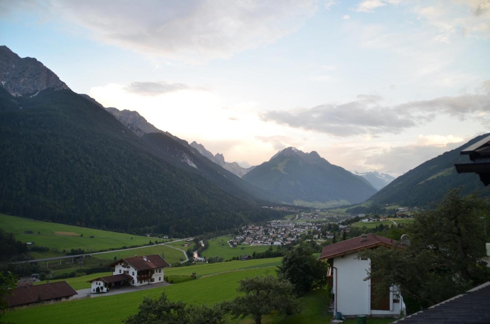 Pension Kirchbrugger Telfes im Stubai Exterior foto