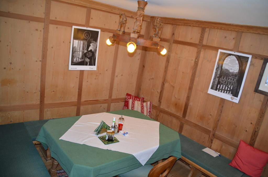 Pension Kirchbrugger Telfes im Stubai Exterior foto