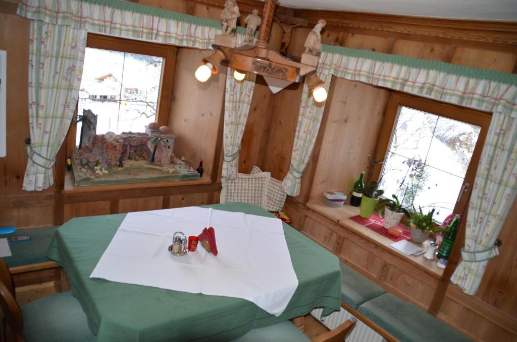 Pension Kirchbrugger Telfes im Stubai Exterior foto