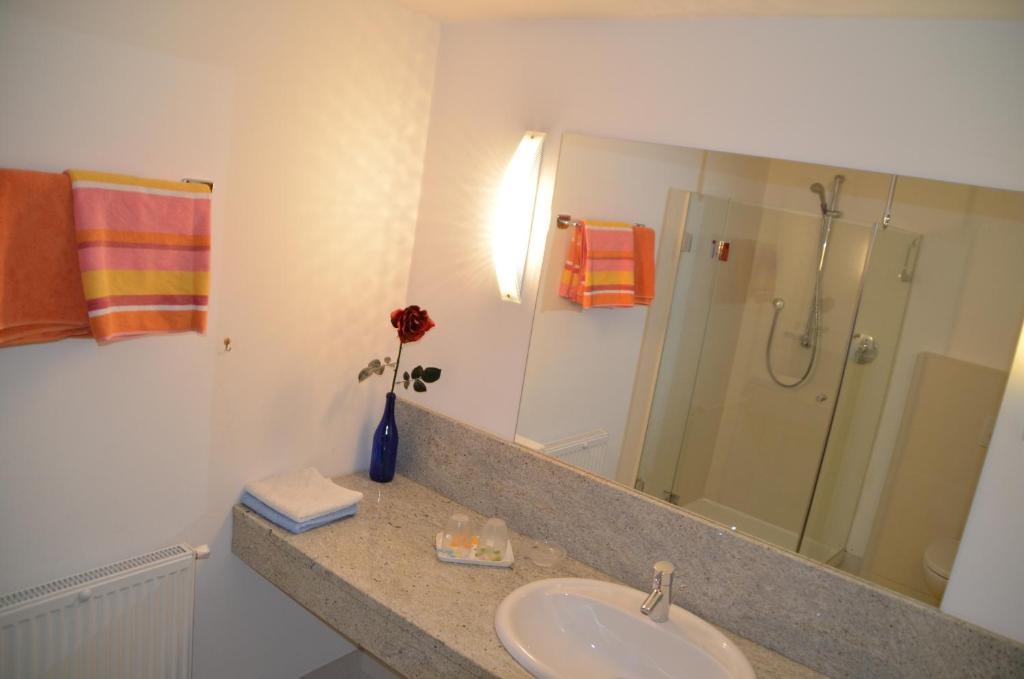 Pension Kirchbrugger Telfes im Stubai Habitación foto